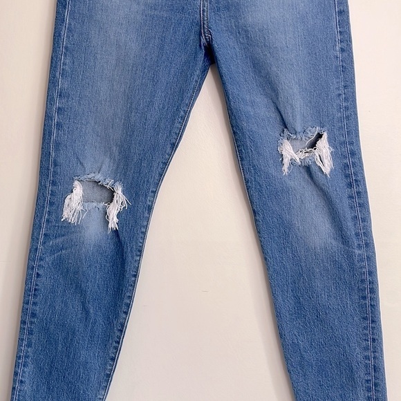 Levi’s Wedgie Button Fly Distressed Denim Jeans - Picture 8 of 13